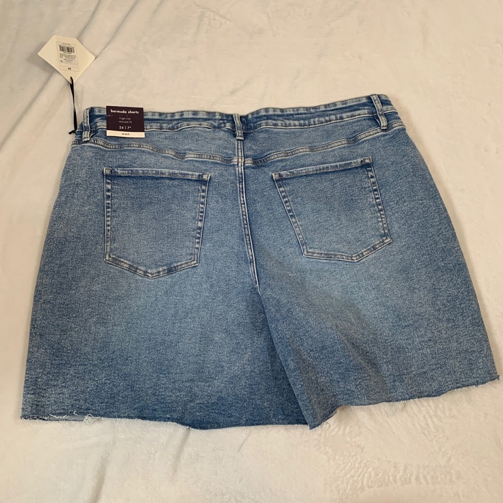 NEW AVA & VIV Acid Wash Denim High Rise Relaxed Bermuda‎ Short Size 24 - Picture 11 of 12